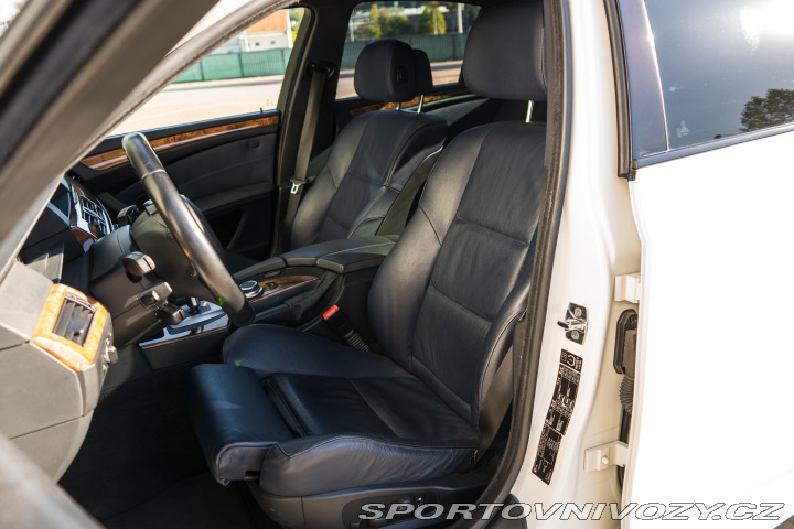 BMW 5 540i V8, SERVISKA, TOP 2008