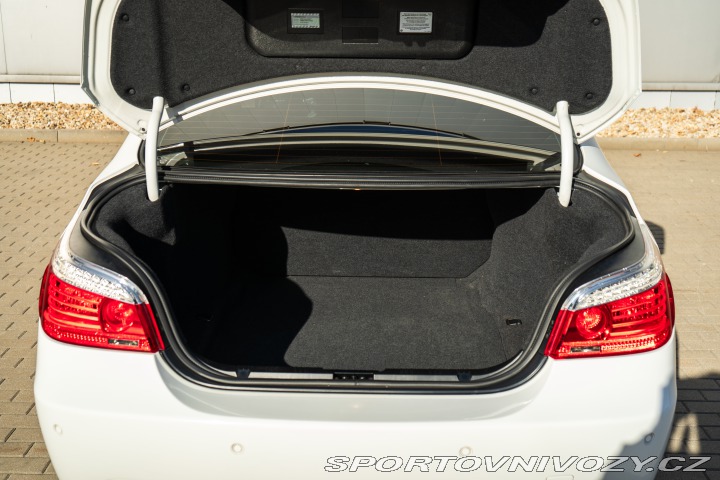 BMW 5 540i V8, SERVISKA, TOP 2008
