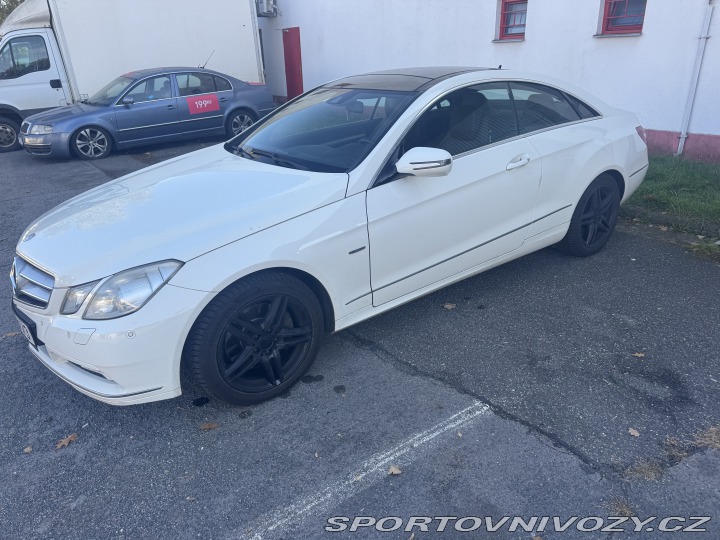 Mercedes-Benz E  2009