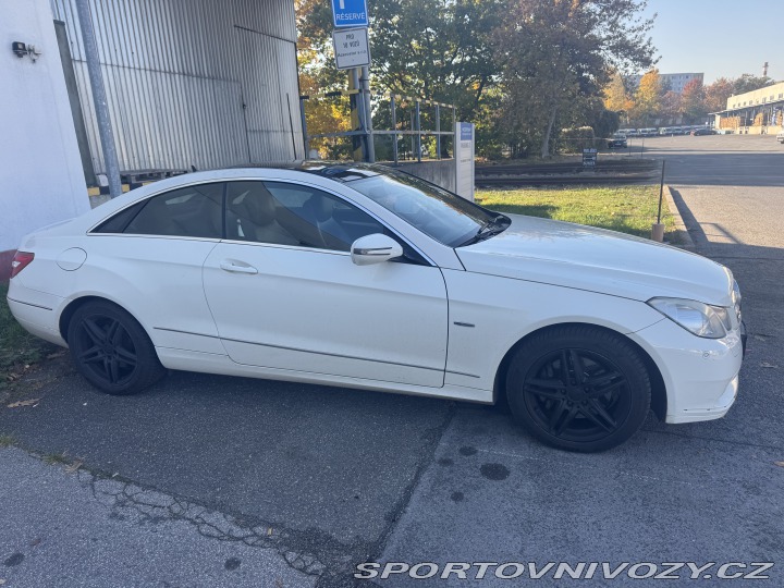 Mercedes-Benz E  2009