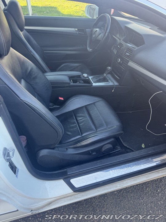 Mercedes-Benz E  2009