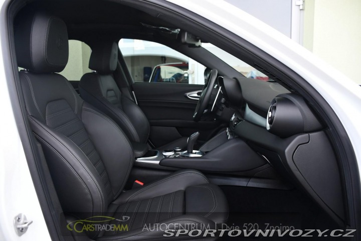 Alfa Romeo Giulia 2.0T 16V 206kW VELOCE AT8 2024