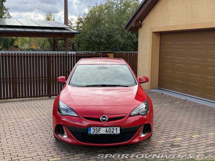 Opel Astra GTC OPC 2013