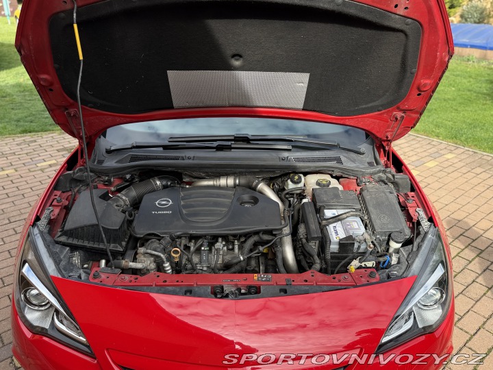 Opel Astra GTC OPC 2013