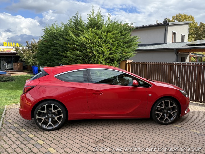 Opel Astra GTC OPC 2013