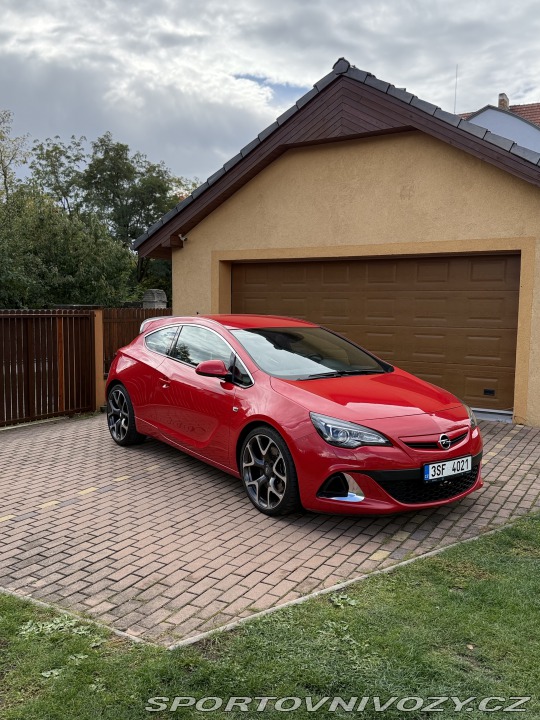 Opel Astra GTC OPC 2013