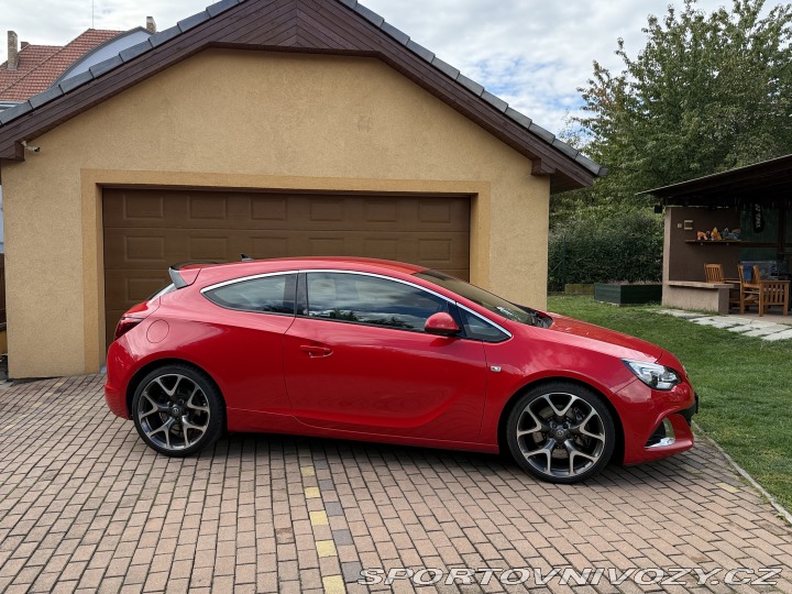 Opel Astra GTC OPC 2013
