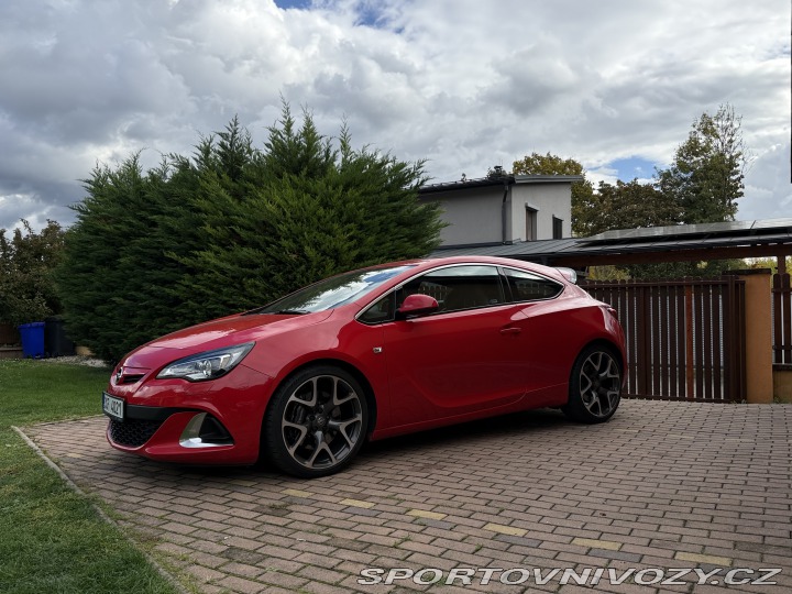 Opel Astra GTC OPC 2013