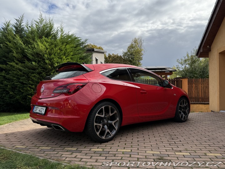 Opel Astra GTC OPC 2013