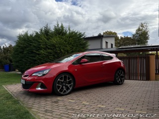 Opel Astra GTC OPC 2013