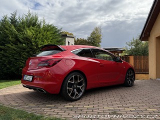 Opel Astra GTC OPC 2013