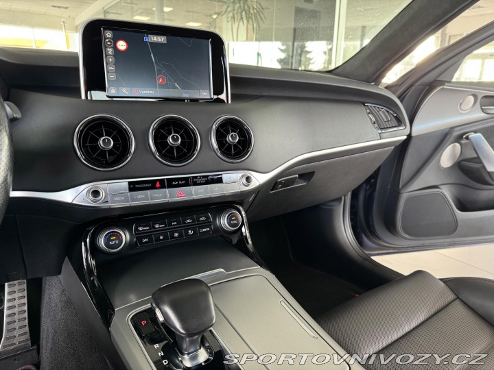 Kia Stinger 3,3TGDI V6*4WD*HUD*360kam 2018