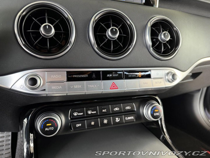 Kia Stinger 3,3TGDI V6*4WD*HUD*360kam 2018