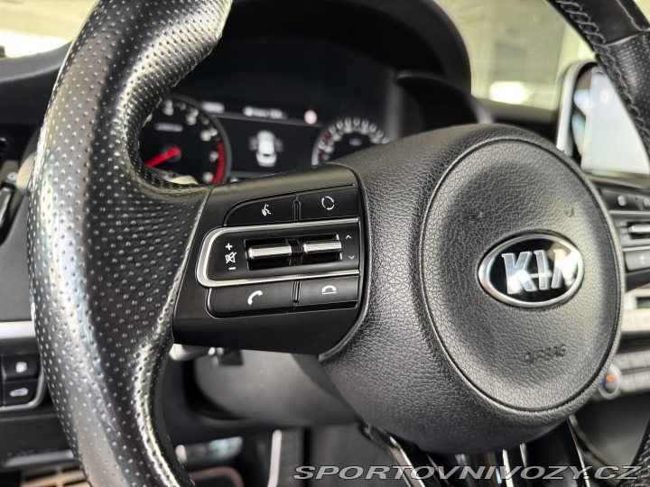 Kia Stinger 3,3TGDI V6*4WD*HUD*360kam 2018