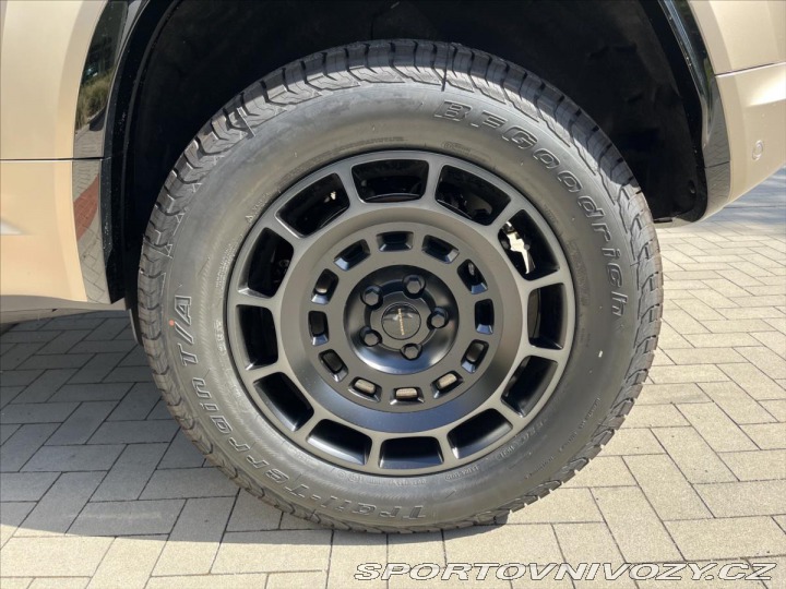 Ostatní značky Ostatní modely Land Rover Defender 4,4 110 OCTA P635 V8 AWD 2026