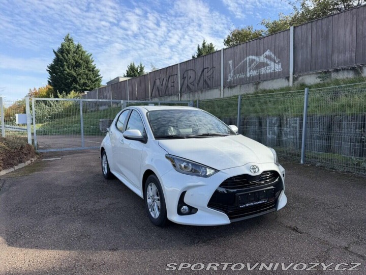 Toyota Yaris 1.5 HEV 116k Comfort Busi 1800