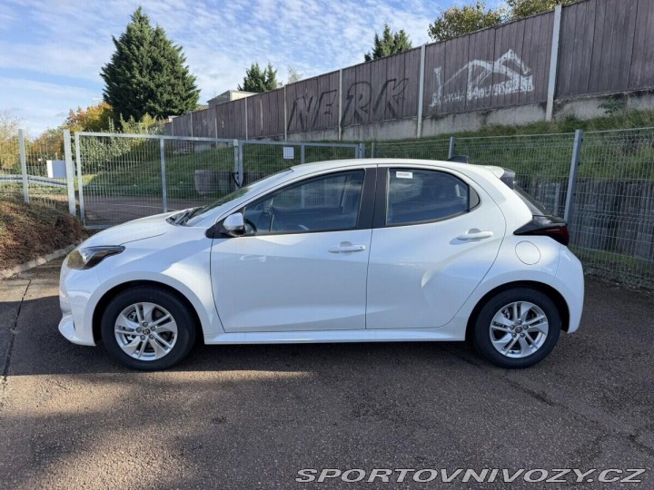 Toyota Yaris 1.5 HEV 116k Comfort Busi 1800