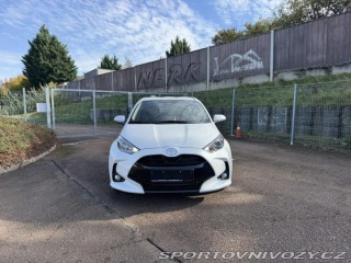 Toyota Yaris 1.5 HEV 116k Comfort Busi 1800