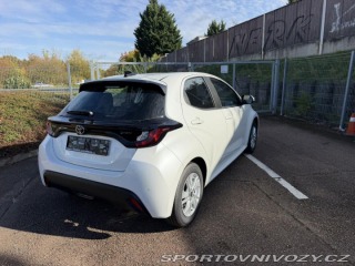 Toyota Yaris 1.5 HEV 116k Comfort Busi 1800