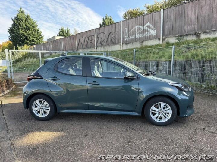 Toyota Yaris 1.5 HEV 116 LIMITED výbav 1800