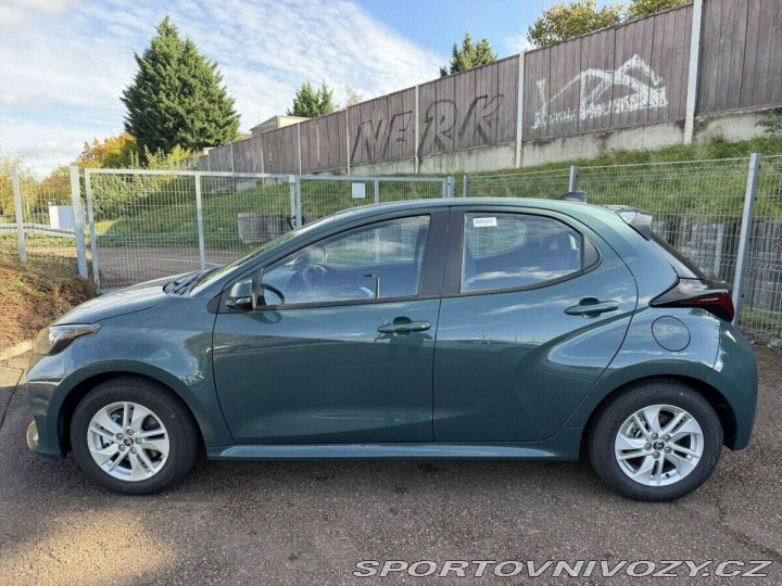 Toyota Yaris 1.5 HEV 116 LIMITED výbav 1800