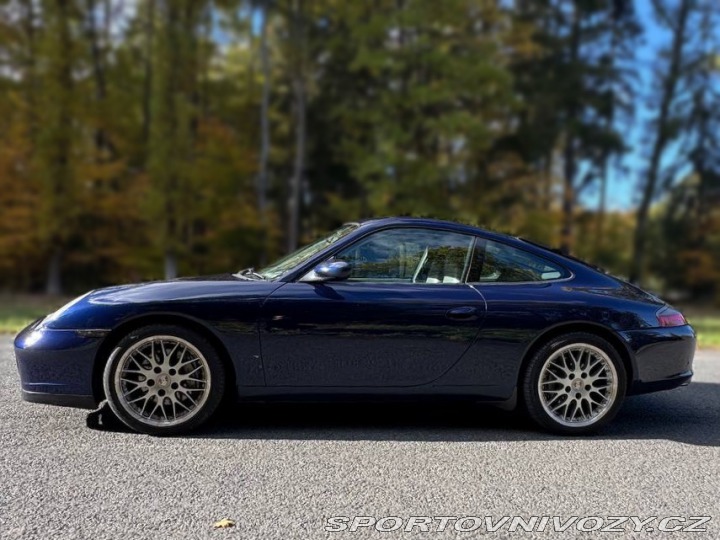 Porsche 911 Carrera 4 - manuál 2002