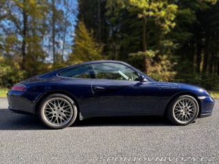 Porsche 911 Carrera 4 - manuál 2002