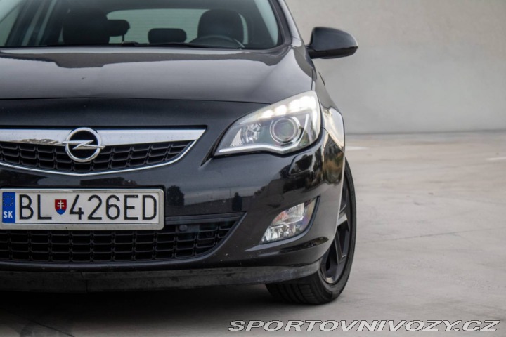 Opel Astra Sport Tourer 2.0 MT/6 12 2011