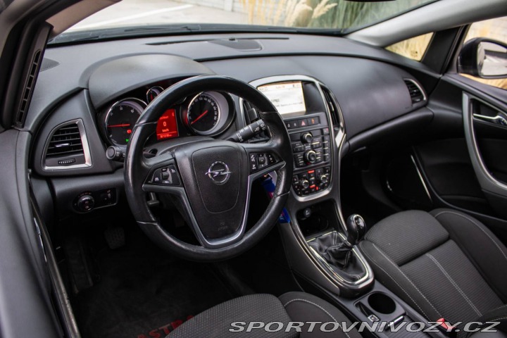 Opel Astra Sport Tourer 2.0 121kW M 2011