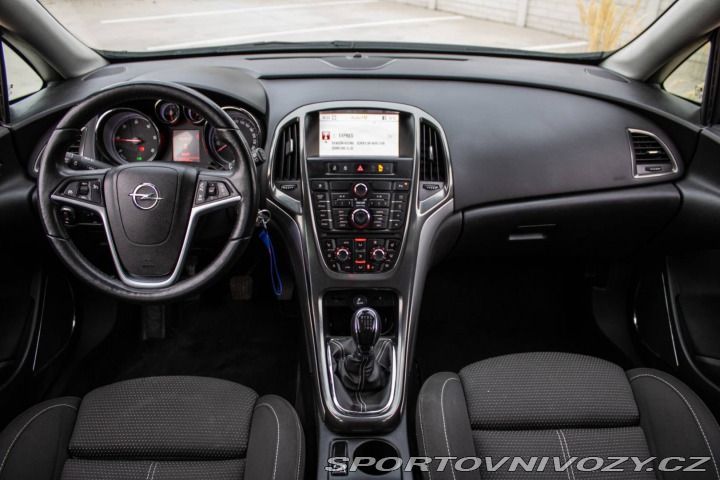 Opel Astra Sport Tourer 2.0 121kW M 2011