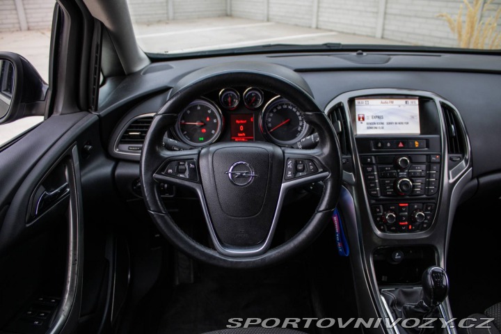 Opel Astra Sport Tourer 2.0 MT/6 12 2011