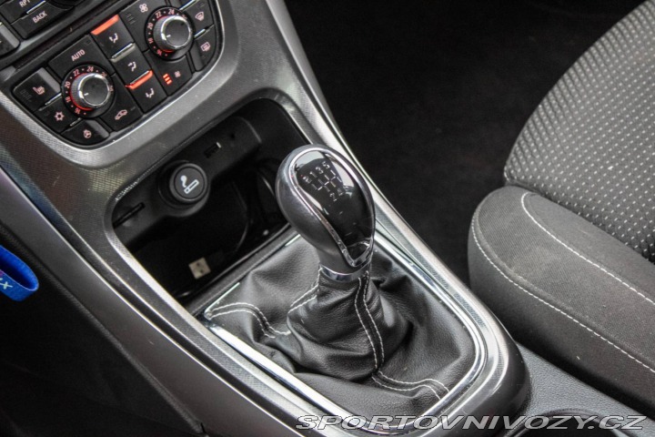 Opel Astra Sport Tourer 2.0 121kW M 2011