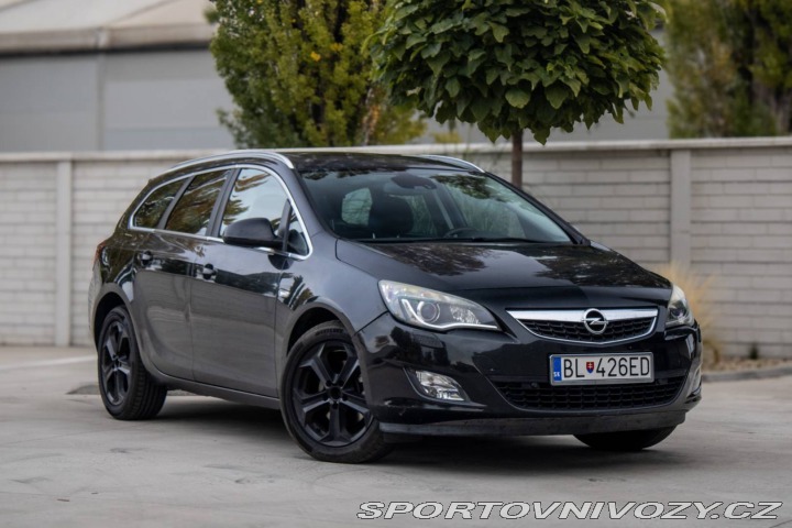 Opel Astra Sport Tourer 2.0 121kW M 2011