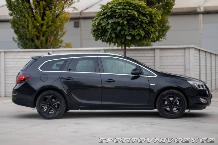 Opel Astra Sport Tourer 2.0 121kW M 2011