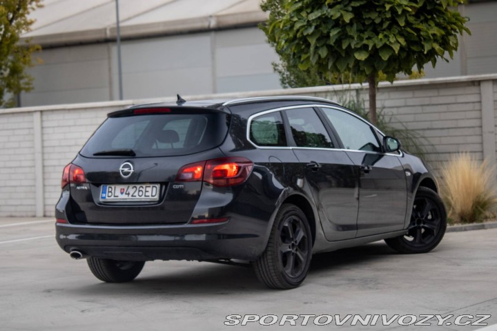 Opel Astra Sport Tourer 2.0 121kW M 2011