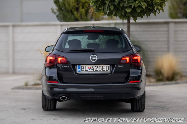 Opel Astra Sport Tourer 2.0 121kW M 2011