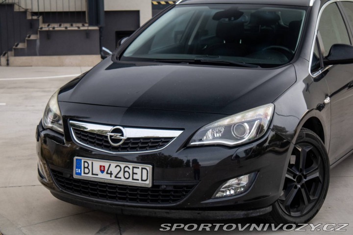 Opel Astra Sport Tourer 2.0 MT/6 12 2011