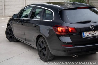 Opel Astra Sport Tourer 2.0 121kW M 2011