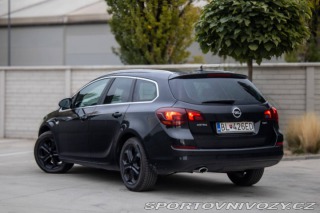 Opel Astra Sport Tourer 2.0 121kW M 2011