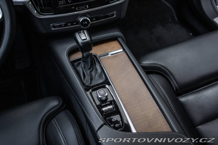 Volvo S90 D5 2.0L AWD AT/8 173kW 2 2018