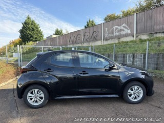 Toyota Yaris 1.5 HEV 116 LIMITED výba 1800
