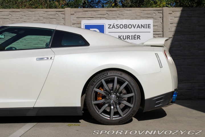 Nissan GT-R 390kW AT/6 DBA-R35 2011 2011
