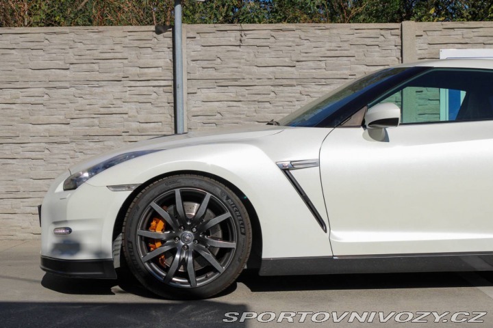 Nissan GT-R 390kW AT/6 DBA-R35 2011 2011