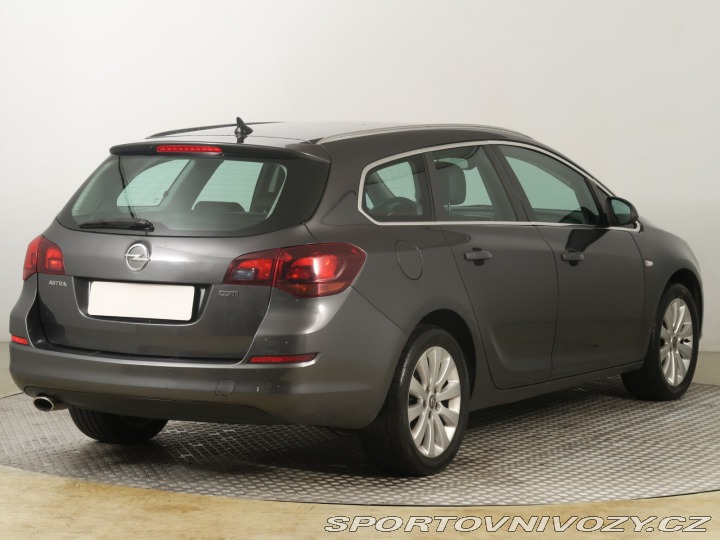Opel Astra 2.0 CDTI 2011