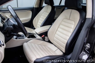Volkswagen Passat CC CC 2.0 TSI Highline / 15 2011