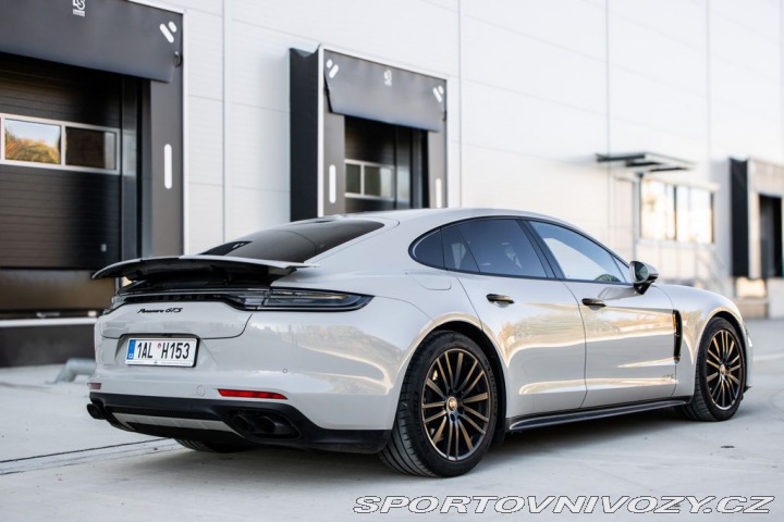 Porsche Panamera 2021