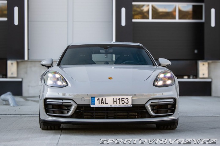 Porsche Panamera 2021