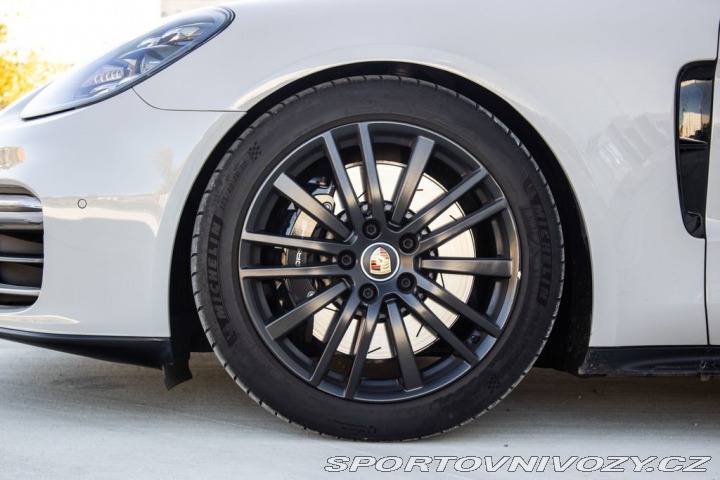 Porsche Panamera 2021
