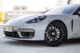 Porsche Panamera 2021