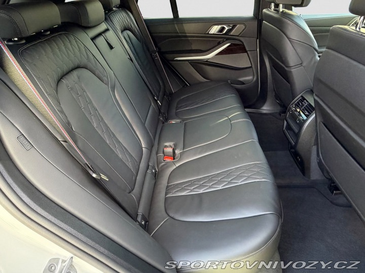 BMW X5 xDrive40i 2025